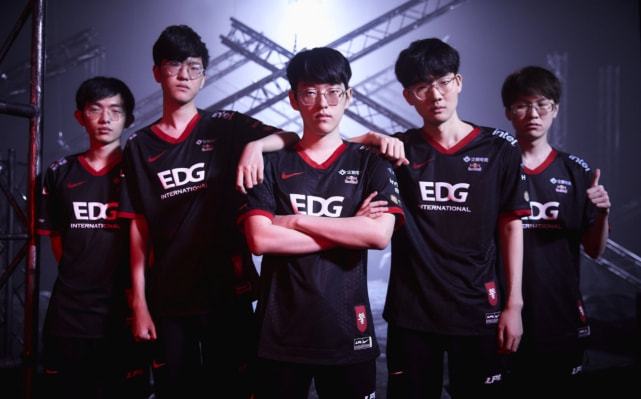 场比分焦灼 场比分焦灼